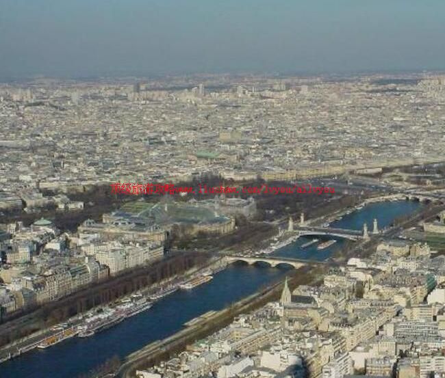 法国巴黎塞纳河畔旅游攻略