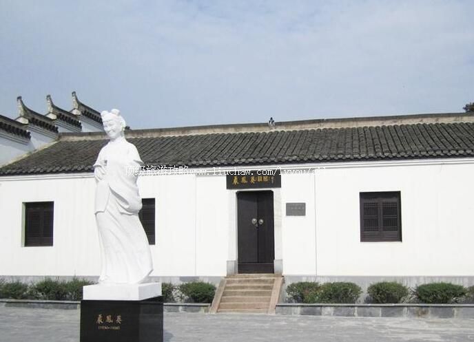 �����Ϸ�Ӣ�ʾ����ι���