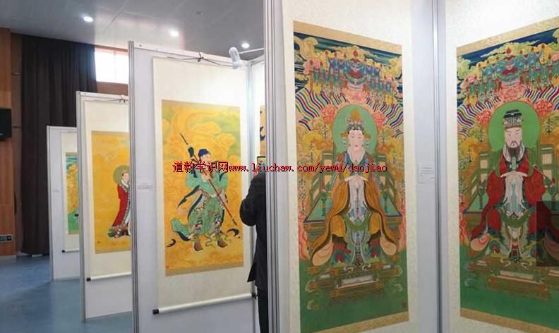 �׽�ߴ��������񻭱����ͷ�չ��̳��չ��ͼ����