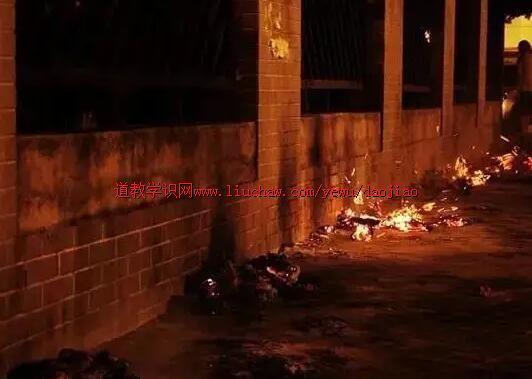 ��Ԫ�ڣ���һյ�ĵƣ�Ը�����˼乲���á�