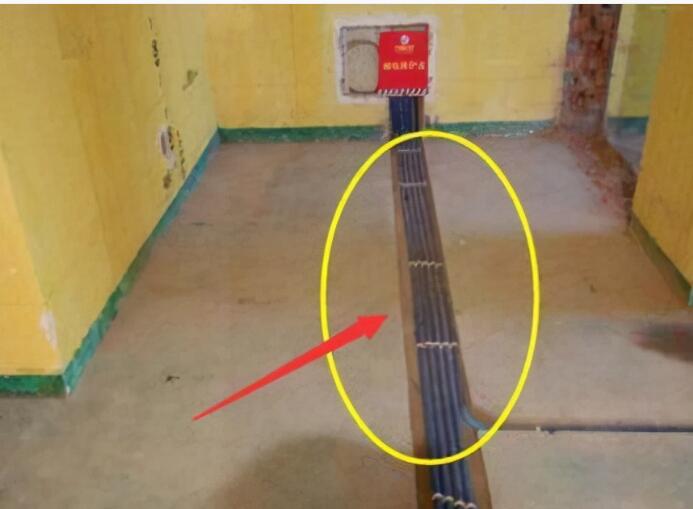 越来越多装修电线不埋地里了 这样装会更方便维修