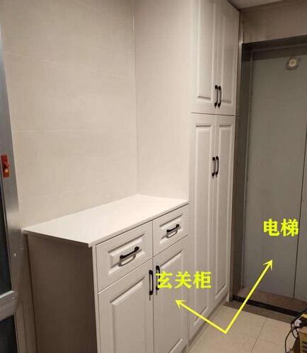 一梯一户在电梯门口打鞋柜 物业却让拆除?