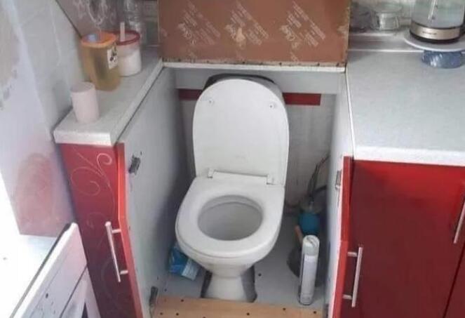 马桶装在厨房里不串味儿这些审美设计也是够奇葩的