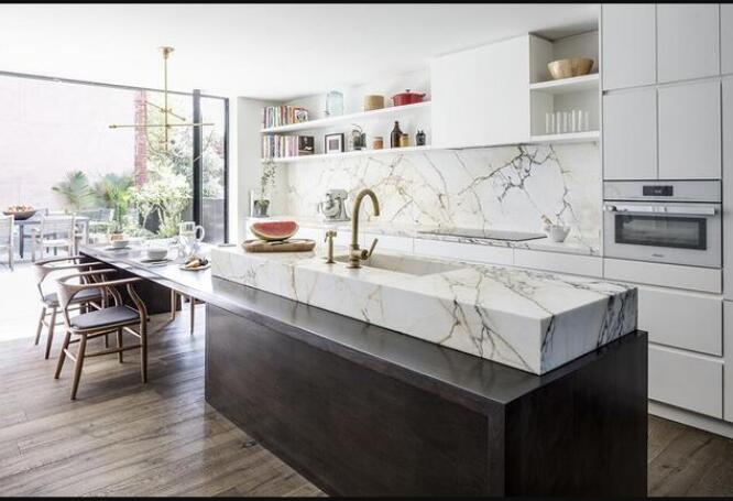 10个美丽的厨房设计与意想不到的功能