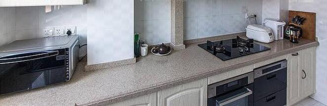 小厨房省空间设计 吊柜下方加块板收纳倍增