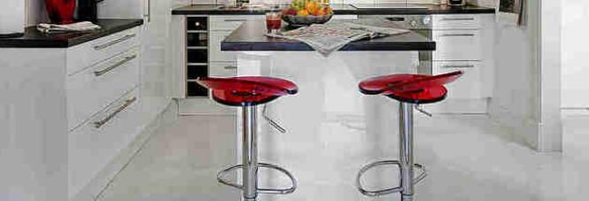 厨房同样有岛台 别人家却多了一个用餐区