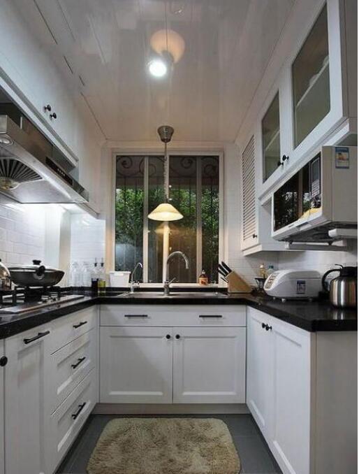 厨房做二字型的橱柜 洗切和烧菜转个身就完成