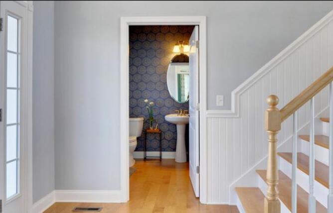 ������Сԡ��Ҳ�С���ױ�ҡ�,û����ԡ��ԡ��,����ƺܰ�