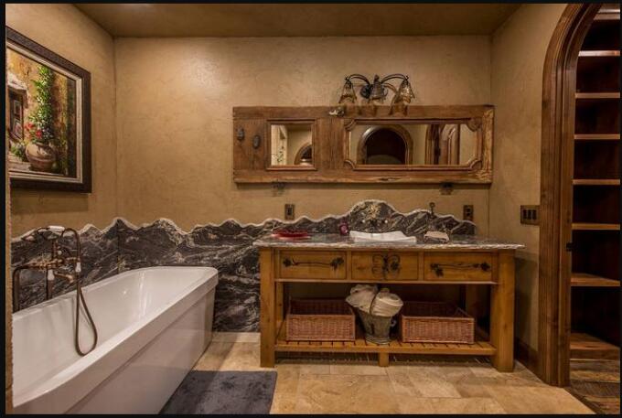 小型仿古浴室:纹理和视觉对比的风格