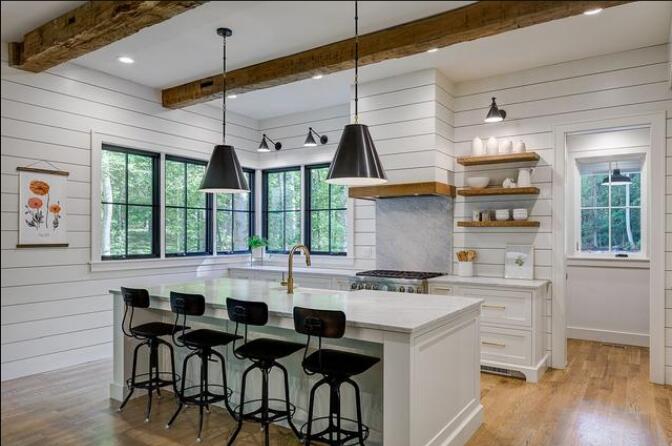 带有木质横梁的厨房 打造更为传统的现代厨房.