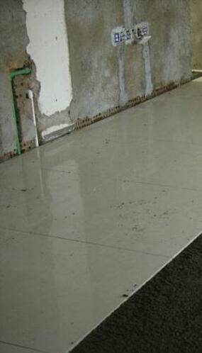 客厅应该铺地板还是瓷砖 先看看老瓦工的意见.