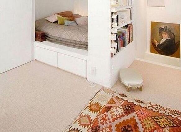 卧室床对着门怎么化解 这样设计既解决尴尬又增加.了收纳