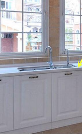 厨房台面没做挡水条 入住进去洗碗洗菜哪哪都是水.