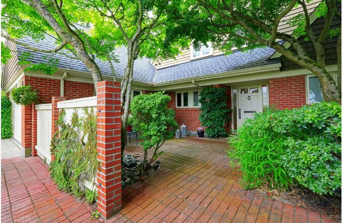 院子不铺地砖怎么处理 拼铺耐用性是地砖、打水泥的2倍.