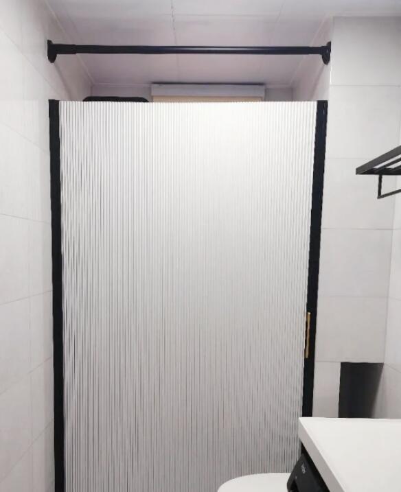 2平卫生间怎么干湿分离 网购这种浴帘方便敞亮