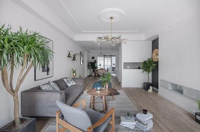 木地板白墙配 整体装修舒适自然却不失格调