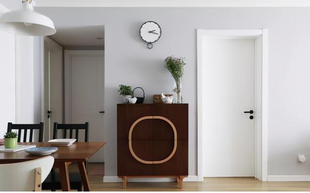 最简单又耐看装修风格 不做电视墙吊顶只走一圈石膏线